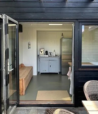 Bright Summer House With Sea View Ferienhaus