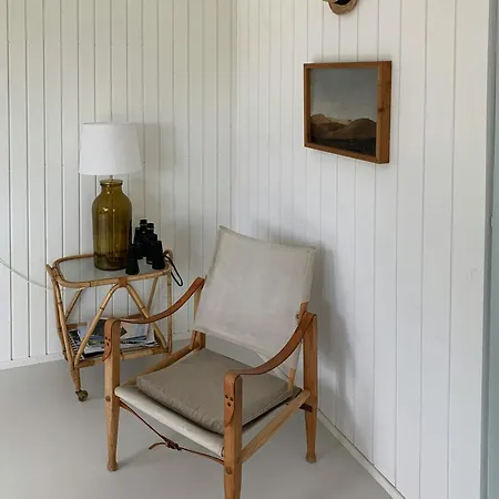 Bright Summer House With Sea View *